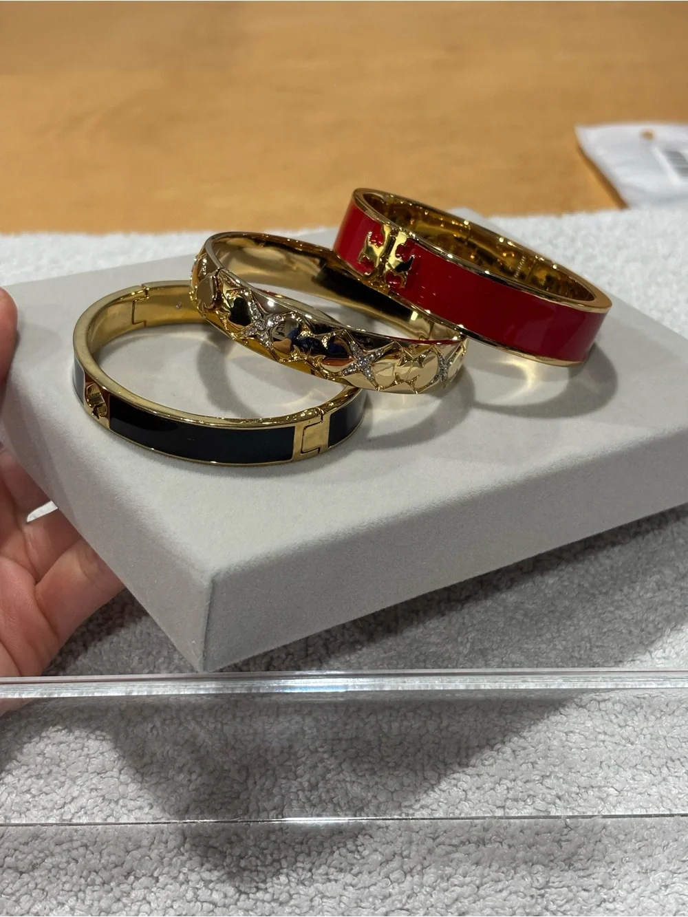 Lot of 3 kate spade and Tory Burch bangles - Picture 6 of 15